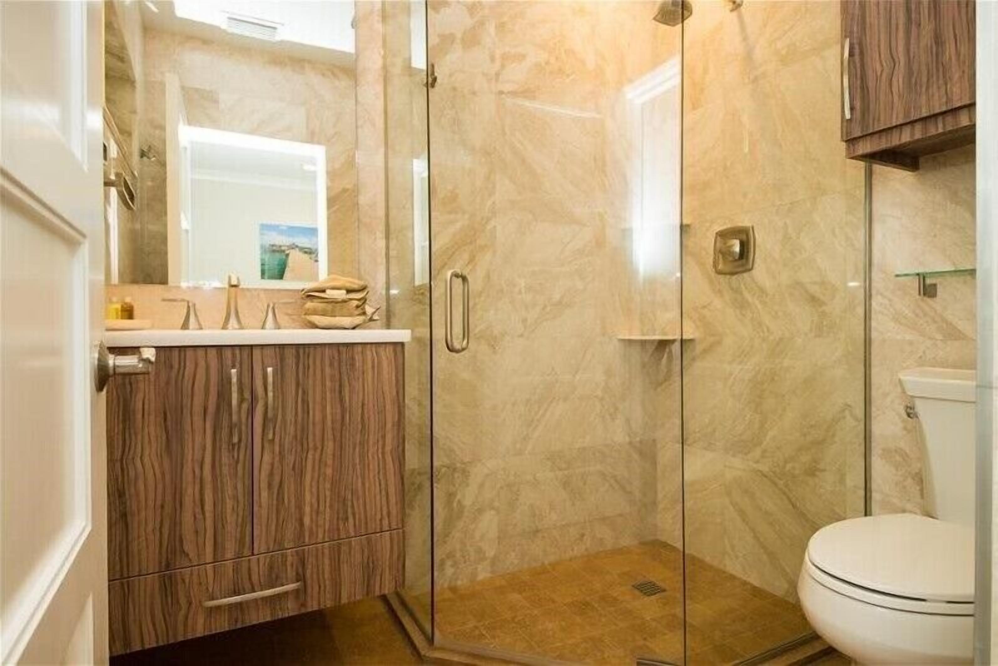 Sèche-cheveux, serviettes fournies