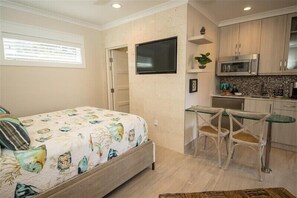 1 bedroom - The Rod and Reel Resort-Suite 5 (Anna Maria)