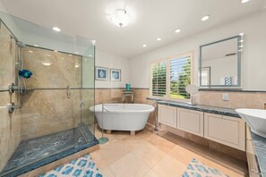 Shower, hair dryer, towels - Slice of Paradise: Exquisite, Pet-Friendly Island Retreat w/ Pool! (Sanibel)