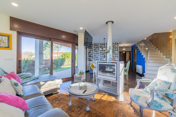 TV, fireplace, table tennis