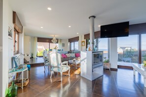 TV, peis og bordtennis