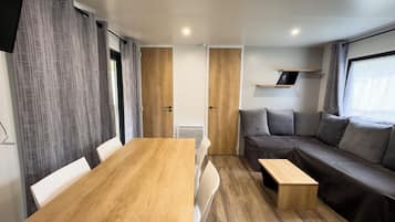 Premium Cottage, 4 Bedrooms | Living area