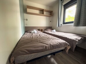 Cortinas opacas, sistema de insonorización, wifi gratis