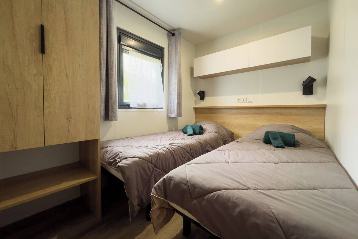 Blackout curtains, soundproofing, free WiFi