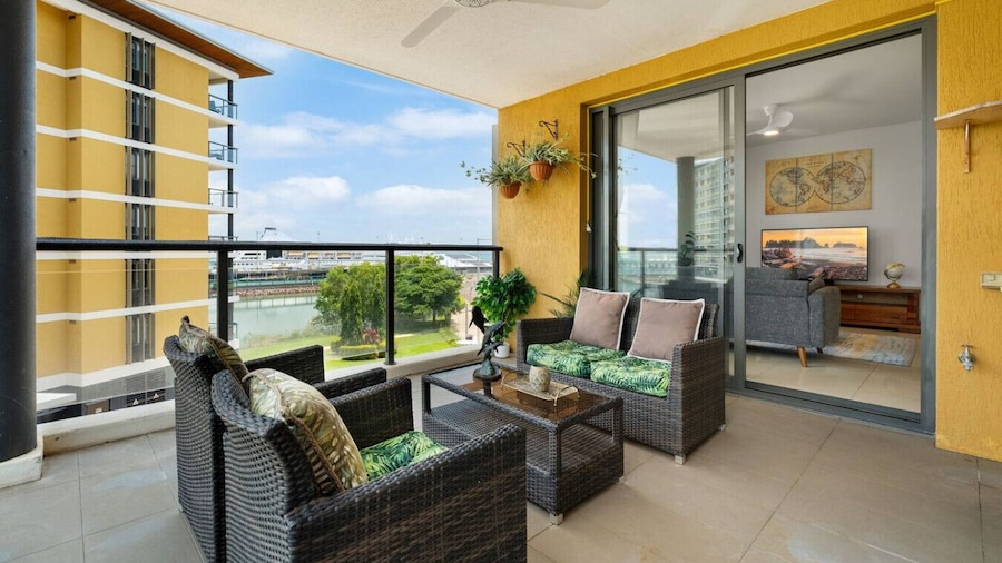 Zen Paradiso Harbour View Pool Balcony