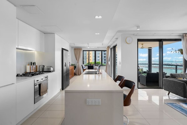 2 bedrooms - Zen Paradiso Harbour View Pool Balcony (Darwin)