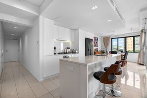 Apartment | 2 bedrooms - Zen Paradiso Harbour View Pool Balcony (Darwin)