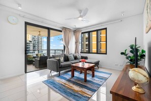 House | 2 bedrooms - Zen Paradiso Harbour View Pool Balcony (Darwin)