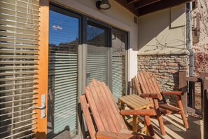 Terrace/patio - Black Bear Cabin, shared hot tub, walk to slopes! (Crested Butte)