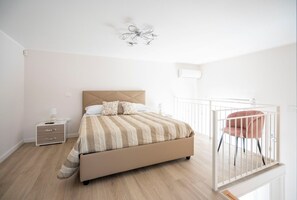 3 chambres, fer et planche à repasser, Wi-Fi, draps fournis