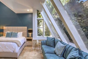 Iron/ironing board, WiFi, bed sheets - Luxury Golf Villa w Views, Pool & Spa Near Strip (Henderson)