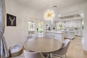 Dining - Lux Golf Villa w Views, Pool & Spa Near The Strip (Henderson)