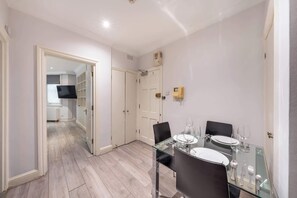 Dining - Comfort Studio by Harrods (Greater London)