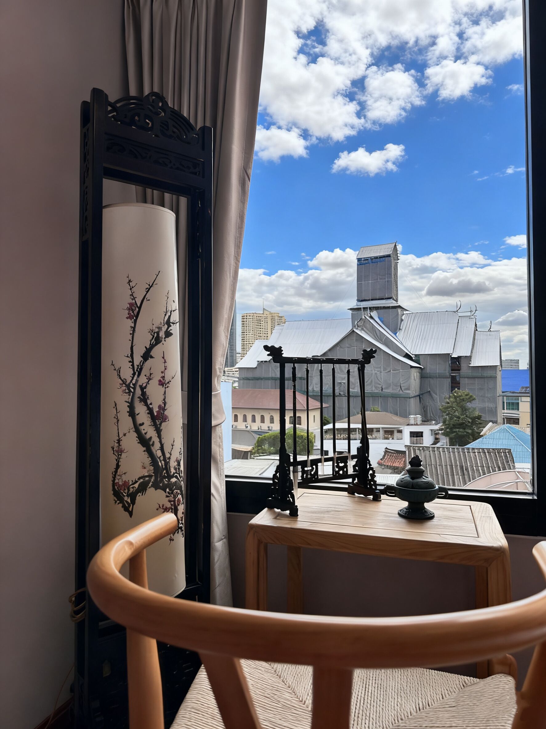 Deluxe-Doppelzimmer, Stadtblick | Schreibtisch, laptopgeeigneter Arbeitsplatz, Verdunkelungsvorhänge