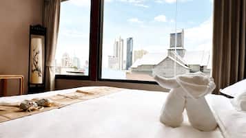 Deluxe Double Room, City View | Desk, laptop workspace, blackout drapes, soundproofing