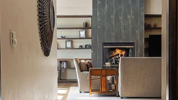 Fernseher, Kamin, Arbeitsbereiche