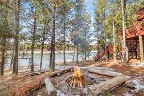 Property grounds - LAKESIDE BRIMWATER: Henrys Fork Private Beach Dock Fishing Yellowstone UTV Snowmobile Trails (Island Park)