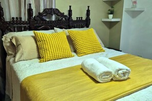 2 bedrooms, iron/ironing board, WiFi, bed sheets - Dona Antonia Terrace near Carrefour (Santo Domingo)