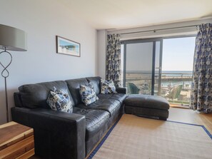 Living area - 36 Quay West Apartments (Bridport)