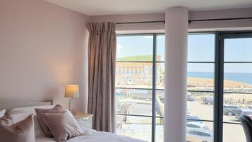 2 bedrooms, individually decorated, individually furnished, free WiFi
