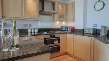 Dishwasher, cookware/dishes/utensils