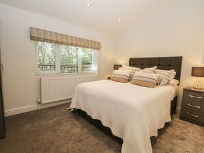 2 bedrooms, individually decorated, individually furnished, free WiFi