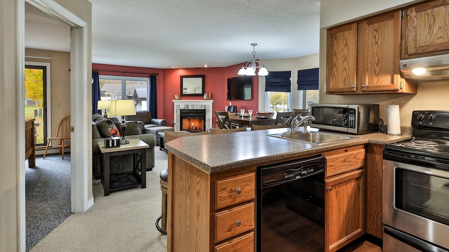 Pico Mountain Condo F106 3 Bedroom Home