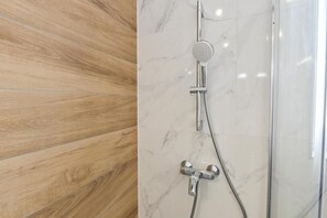 Shower, hair dryer, towels, toilet paper - Two-bedroom apartment Break B for 7 (Novalja)