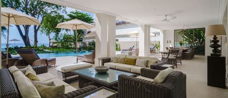 Villa, 5 Bedrooms | Terrace/patio