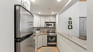 Villa, 1 Bedroom | Private kitchen | Fridge, oven, coffee/tea maker, toaster