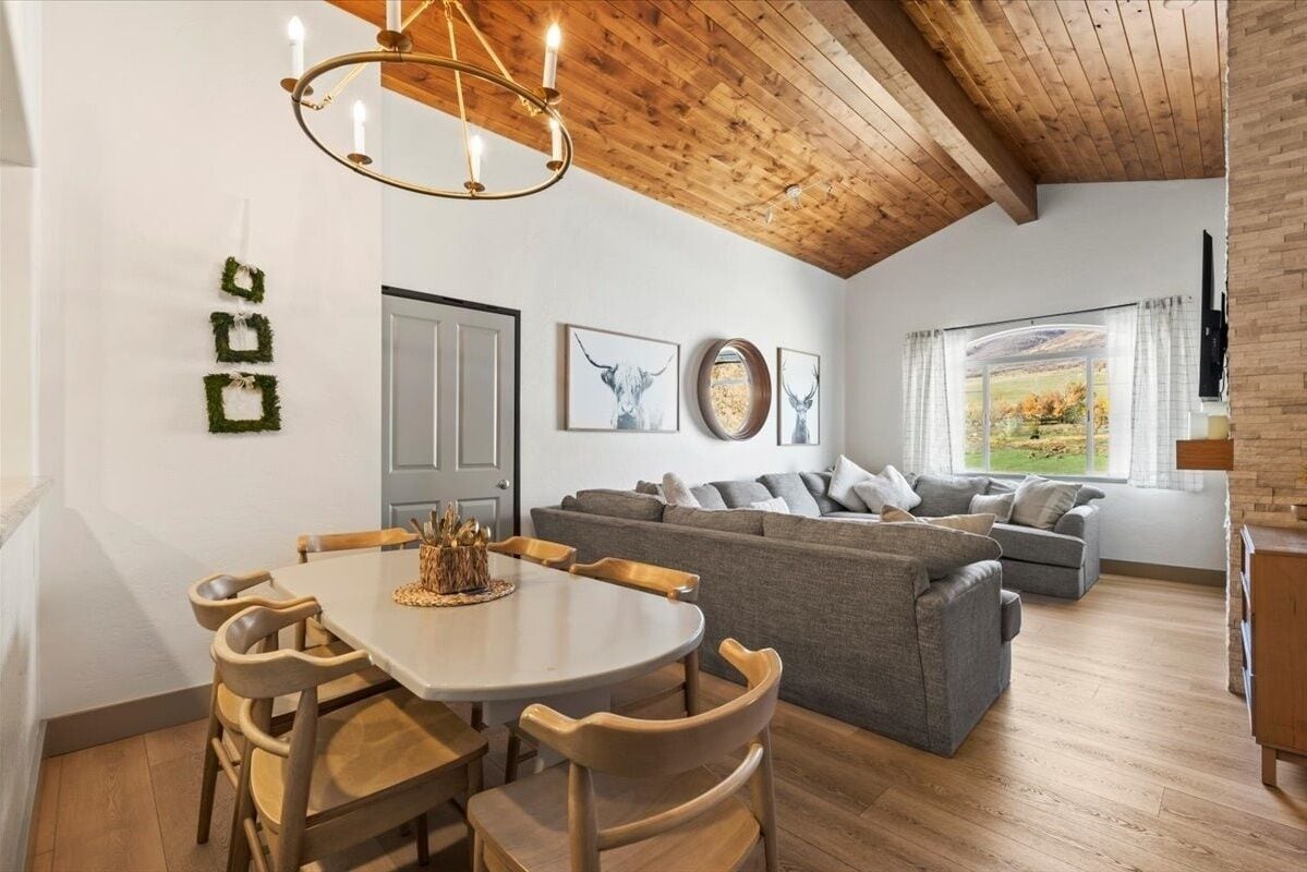 Villa, 1 Bedroom | Dining