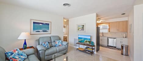 House, 4 Bedrooms | Living area | Smart TV