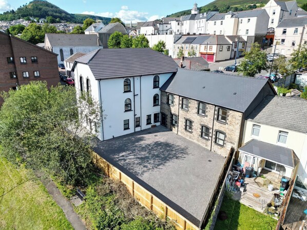 Exterior - Tirpentwys (Abertillery)