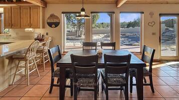 House, 3 Bedrooms | Dining