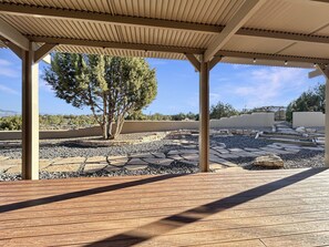 المنطقة المحيطة بالمنشأة