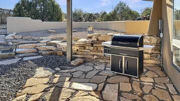 House, 3 Bedrooms | Terrace/patio