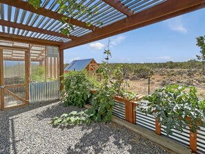 Terrace/patio - Whispering Deer Retreat 3 Bedroom Home (Montrose)