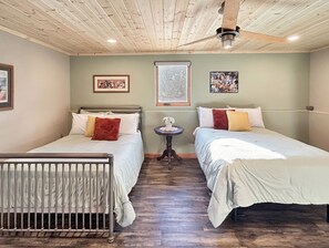 3 عدّة غرف نوم ومساحة عمل للكمبيوتر المحمول ومكواة/لوح كي