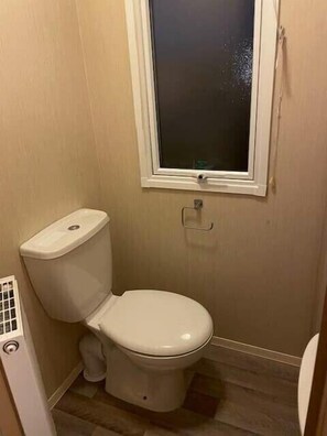 Shower - Brynowen Holiday Park - Holiday Accommodation 22432 (Borth)