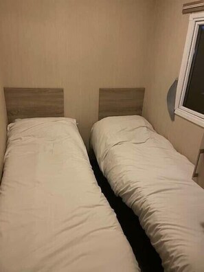 3 bedrooms, individually decorated, individually furnished, free WiFi - Brynowen Holiday Park - Holiday Accommodation 22432 (Borth)