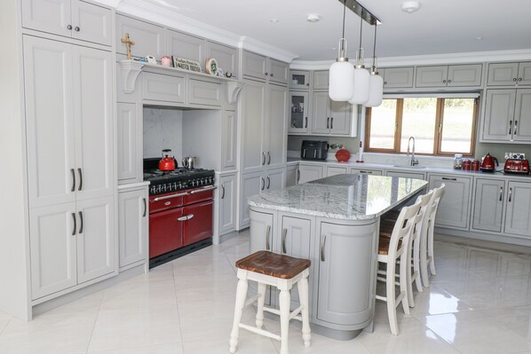 Dishwasher, cookware/dishes/utensils