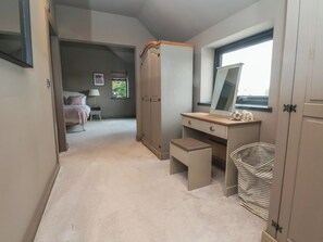 4 bedrooms, individually decorated, individually furnished, free WiFi - Rook Hall Farm (Newcastle-Under-Lyme)