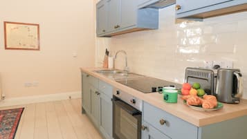 Cookware/dishes/utensils