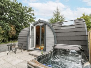 Outdoor dining - Oak View (Rhayader)