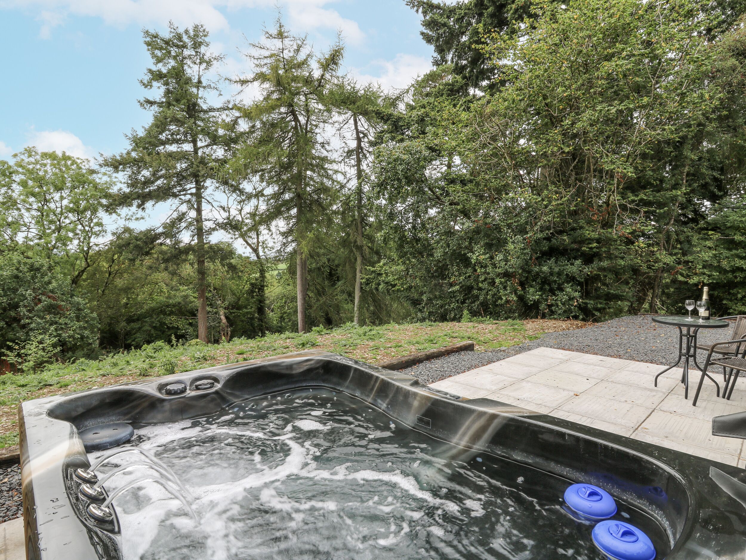 مغطس سبا خارجي