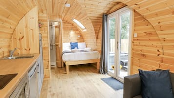 1 bedroom, individually decorated, individually furnished, free WiFi