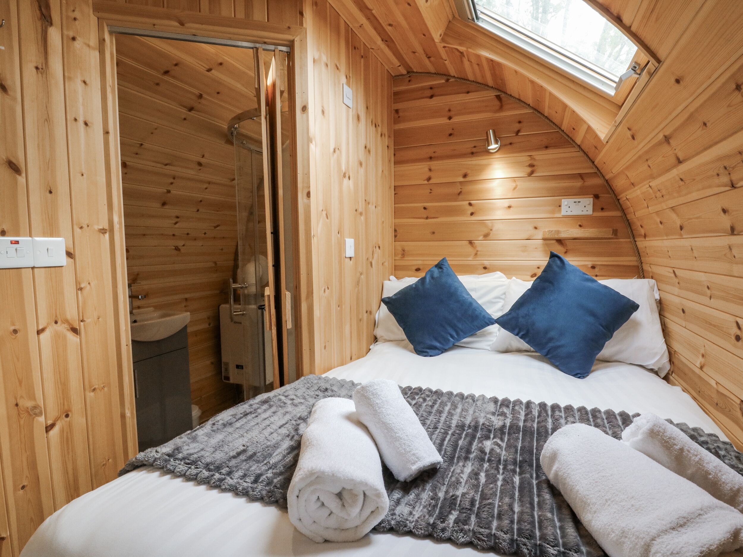 1 غرفة نوم وبديكورات فريدة لكل غرفة وطراز فريد لكل وحدة وواي فاي مجانًا