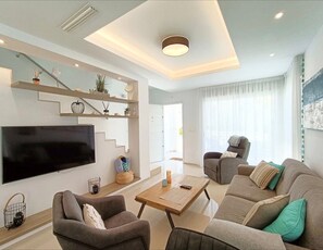 TV - Exclusive Holiday Home with Shared Pool, Wi-Fi & Air Conditioning (Rojales)