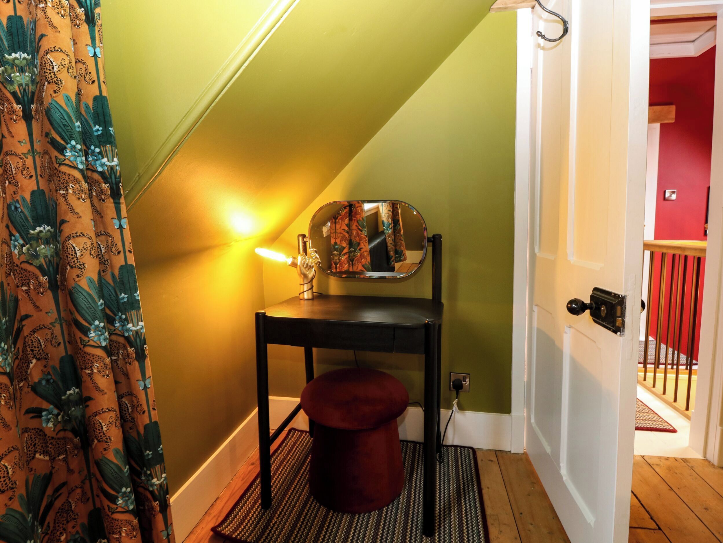 المنشأة من الداخل