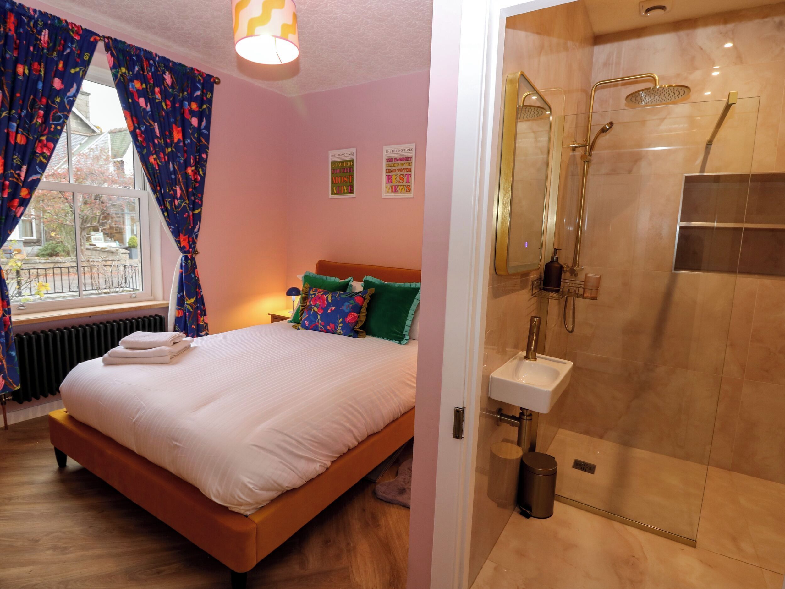 3 عدّة غرف نوم وبديكورات فريدة لكل غرفة وطراز فريد لكل وحدة